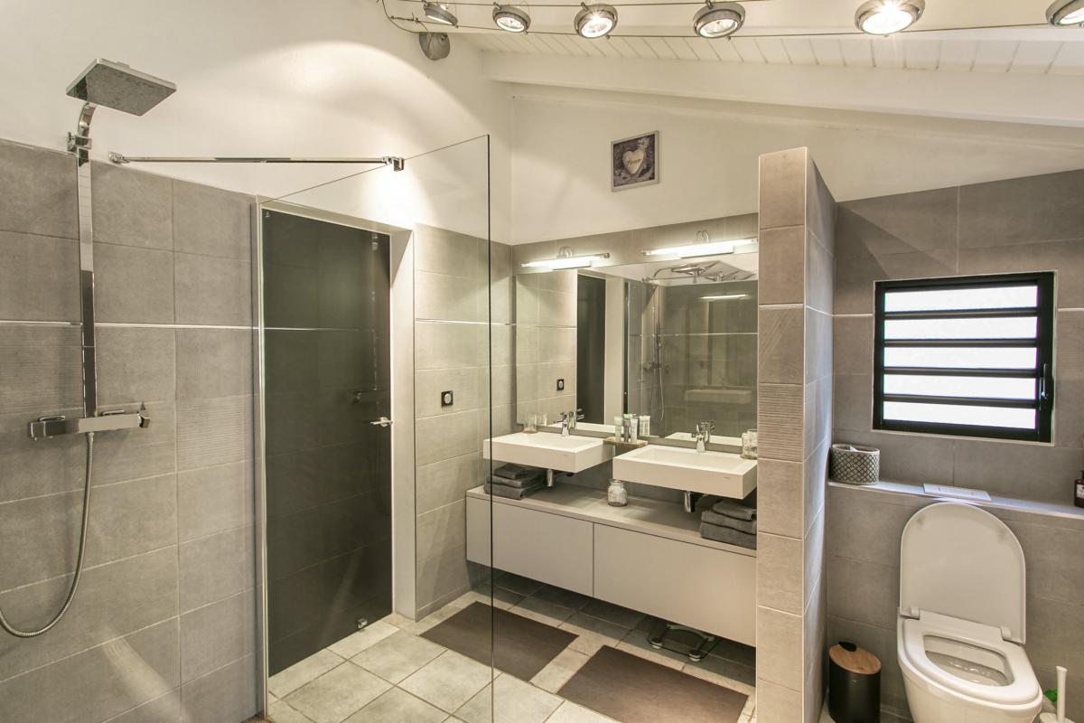 A louer villa vue mer Mont Vernont Saint Martin_ Salle d'eau - 28